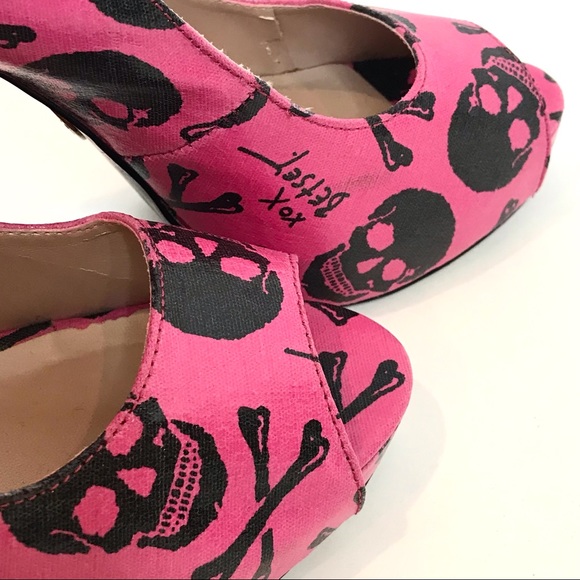 Betsey Johnson Heels Skull Pink Rare Platform - Picture 6 of 13